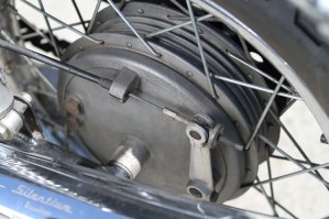 Ducati 860 GTS hamulec bebnowy z tylu